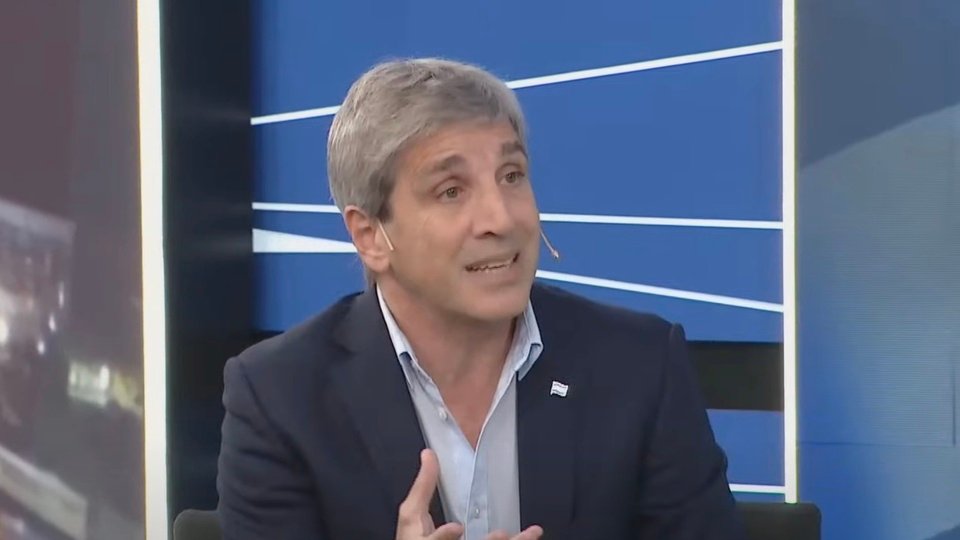 Caputo regresó de EE. UU. con más dudas que certezas: descartó la dolarización y sin detalles del apoyo financiero | Entre Washington y la incertidumbre