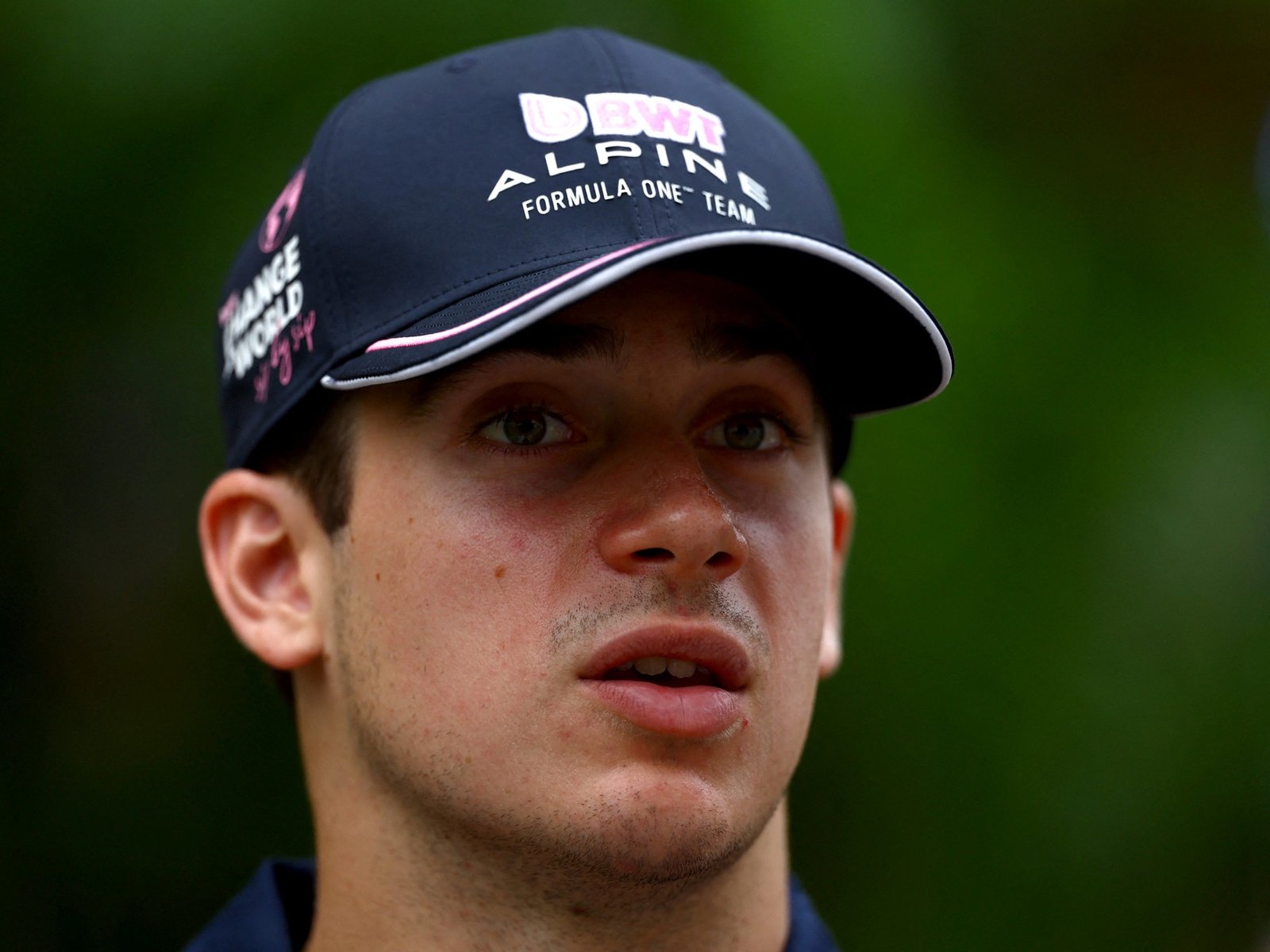 Cómo es el traje especial que deberá usar Franco Colapinto en el GP de Singapur tras el alerta por calor extremo que amenaza Marina Bay