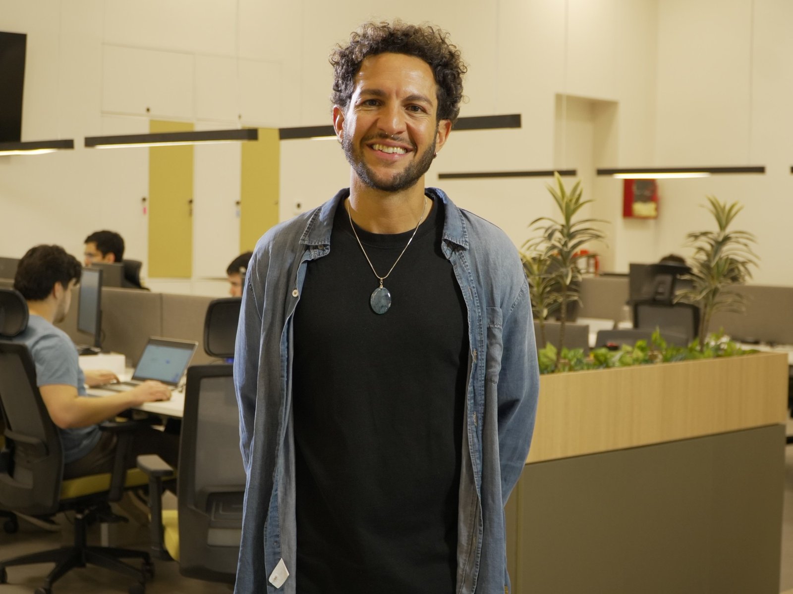 Convirtió su profesión en marketing digital en una herramienta para igualar oportunidades a jóvenes de barrios vulnerables