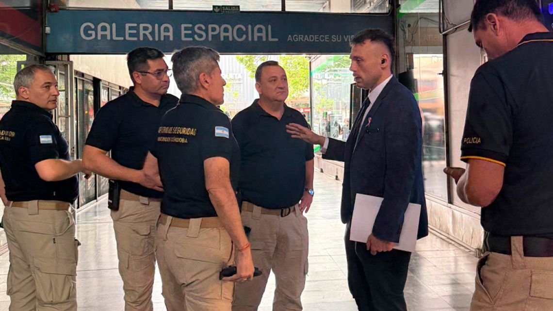 Córdoba: clausuran la galería Espacial, nuevo “búnker” de celulares robados