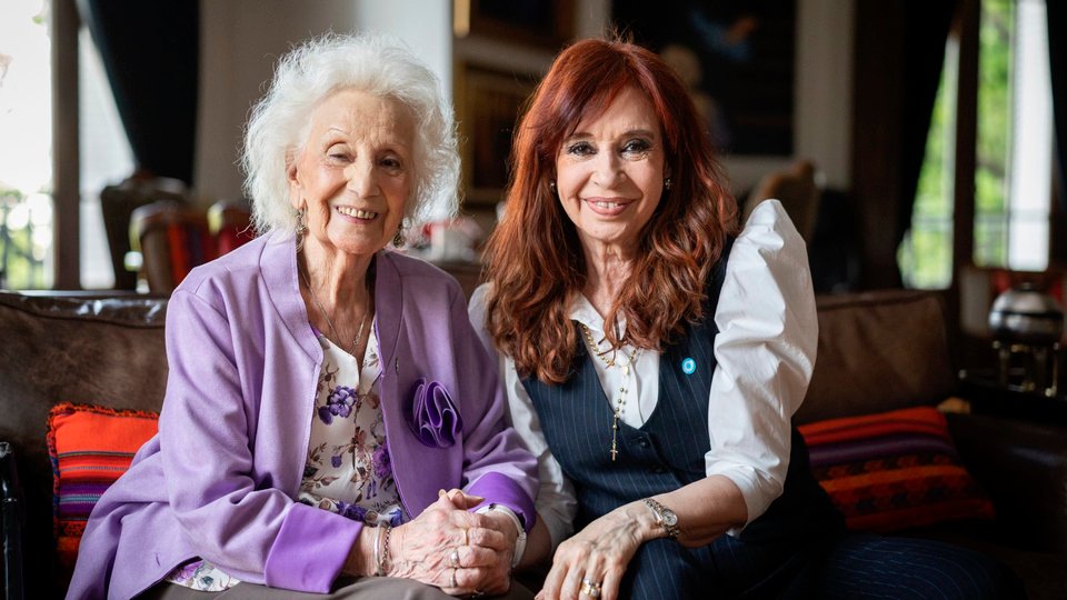 Cristina saludó a Estela de Carlotto en su cumpleaños número 95