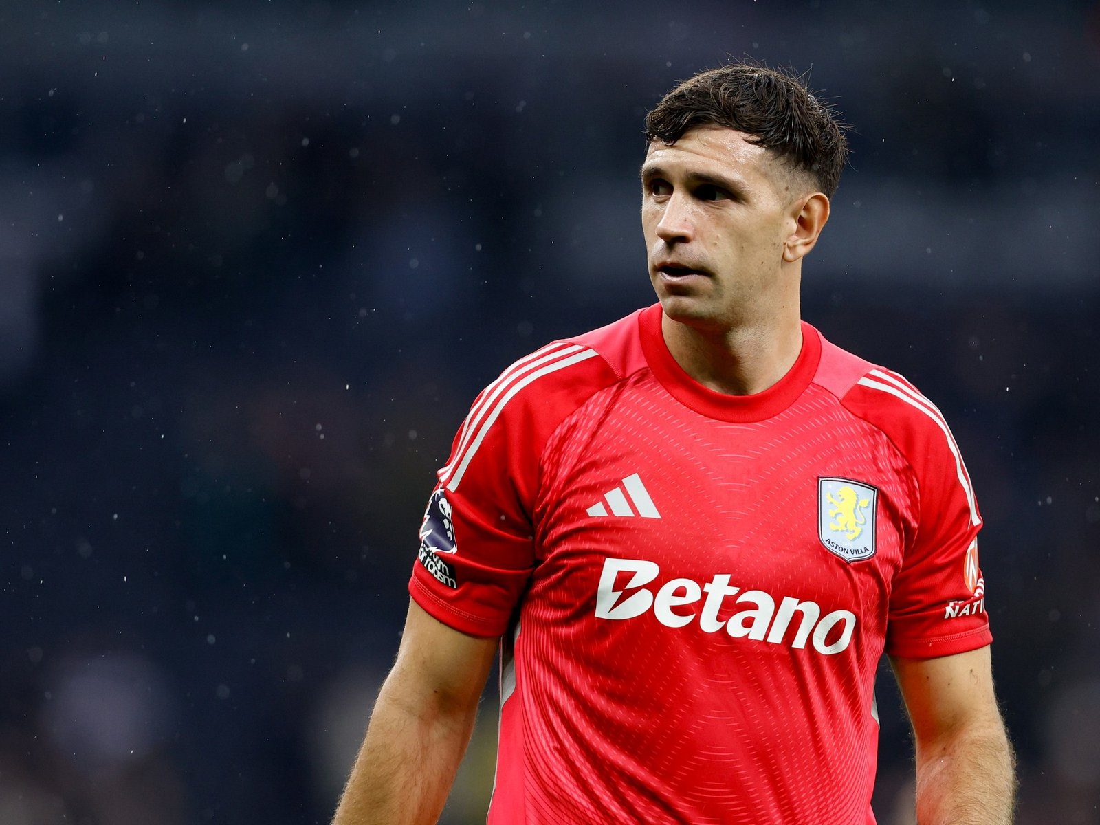 De la doble atajada al reencuentro con Kolo Muani: el partido de Dibu Martínez ante Tottenham :: Olé