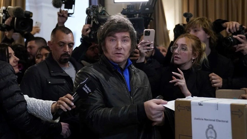 Denuncian que el Gobierno salió a reclutar fiscales entre los trabajadores estatales | El colmo del «topo» que vino a «destruir el Estado»