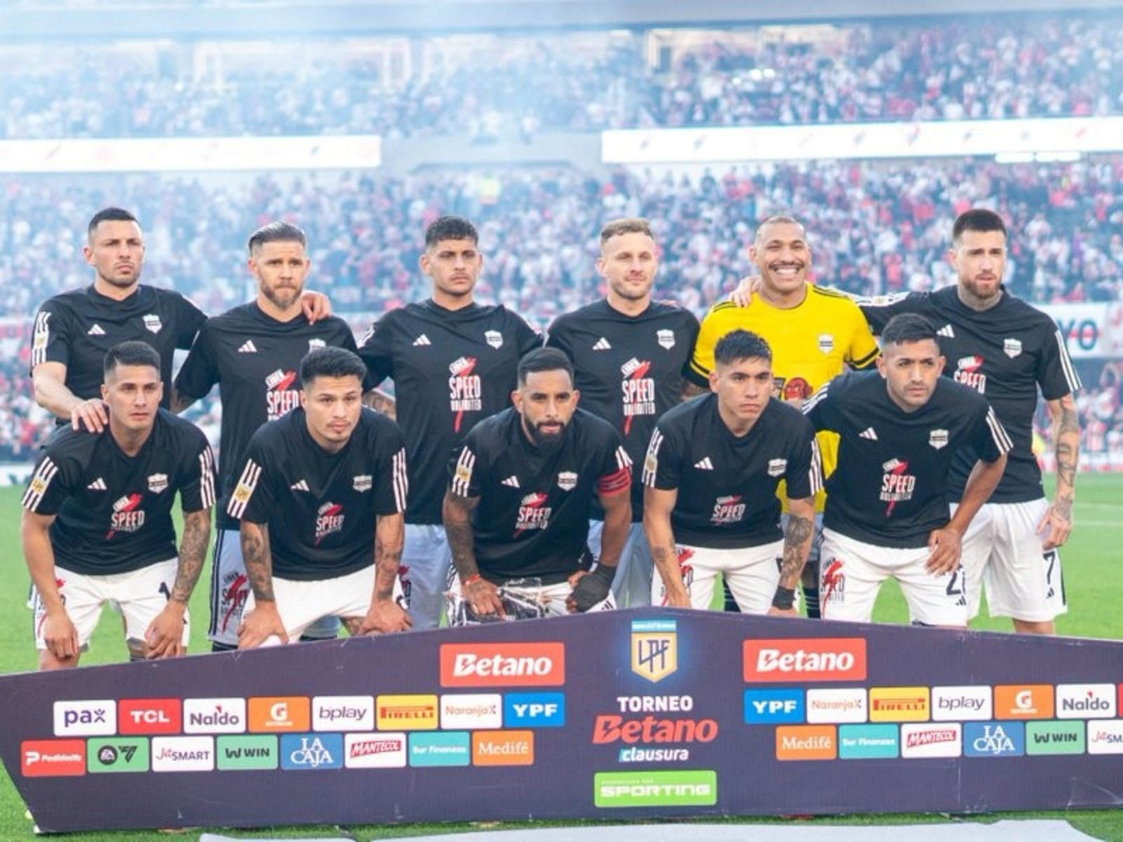 Deportivo Riestra se escapaba pero un gol de Vélez les llevó alivio a River, Boca y Rosario Central