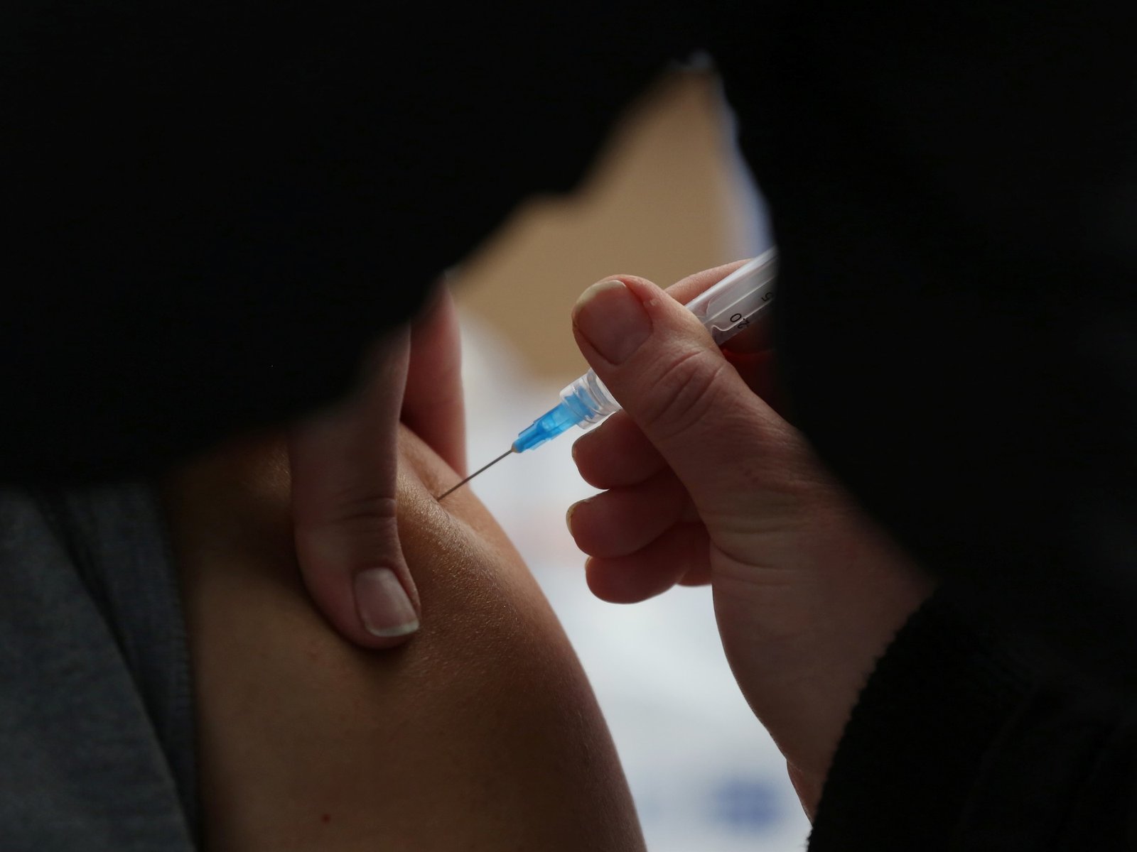 Descubren que una vacuna del Covid duplica el tiempo de sobrevida en casos de cáncer de pulmón