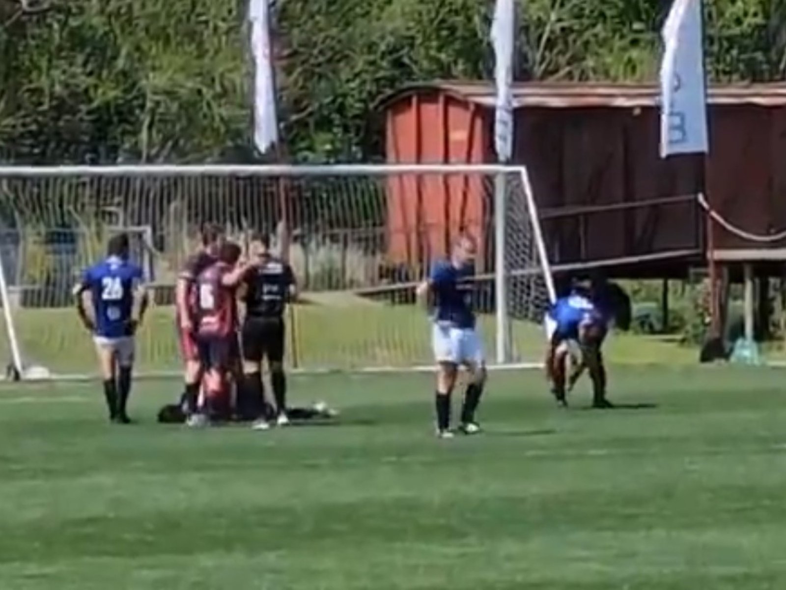 Diego Forlán sufrió una durísima lesión en el fútbol senior de Uruguay: «Tres costillas rotas»