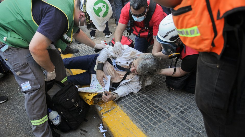Diez heridos y un detenido en la marcha de los jubilados | Otro miércoles de represión en el Congreso