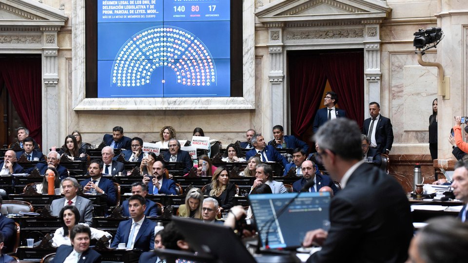 Diputados aprobó restringir los DNU, pero volverá al Senado con cambios | La medida obtuvo 140 votos a favor, 80 en contra y 17 abstenciones