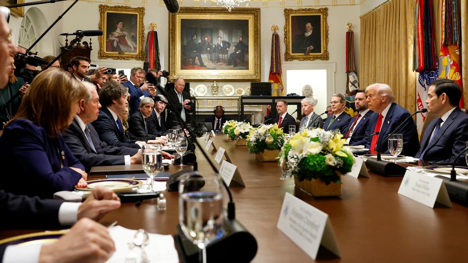 Donald Trump condicionó la ayuda a Javier Milei y los mercados argentinos se desplomaron | “Si no gana, nos vamos”