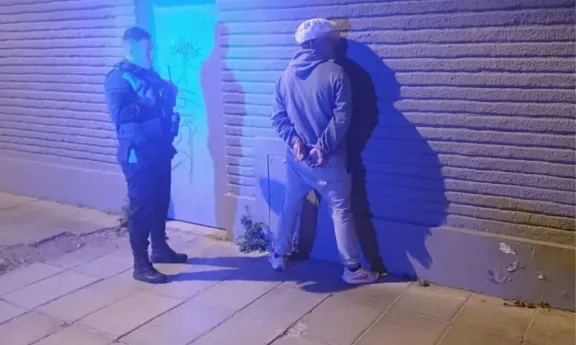 Dos detenidos en Trelew tras desvalijar un auto estacionado