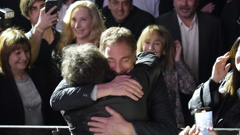 El Gobierno insiste con Santilli y le pide a la Cámara Electoral que le permita encabezar la boleta bonaerense | El intento de borrar la imagen de Espert y el narcoescándalo