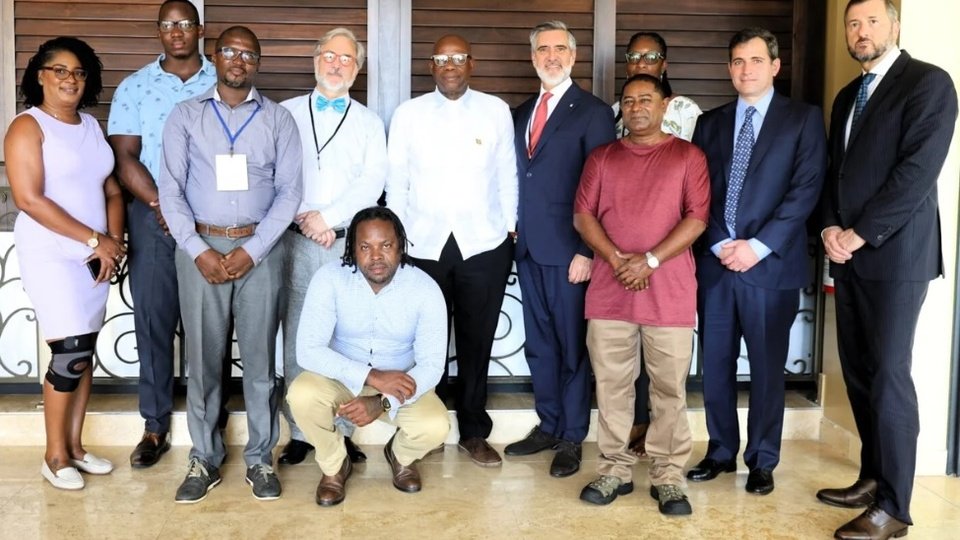 El Gobierno mandó a funcionarios al Caribe con pasaje en primera y un hotel cinco estrellas de 600 dólares | La casta está en la Rosada