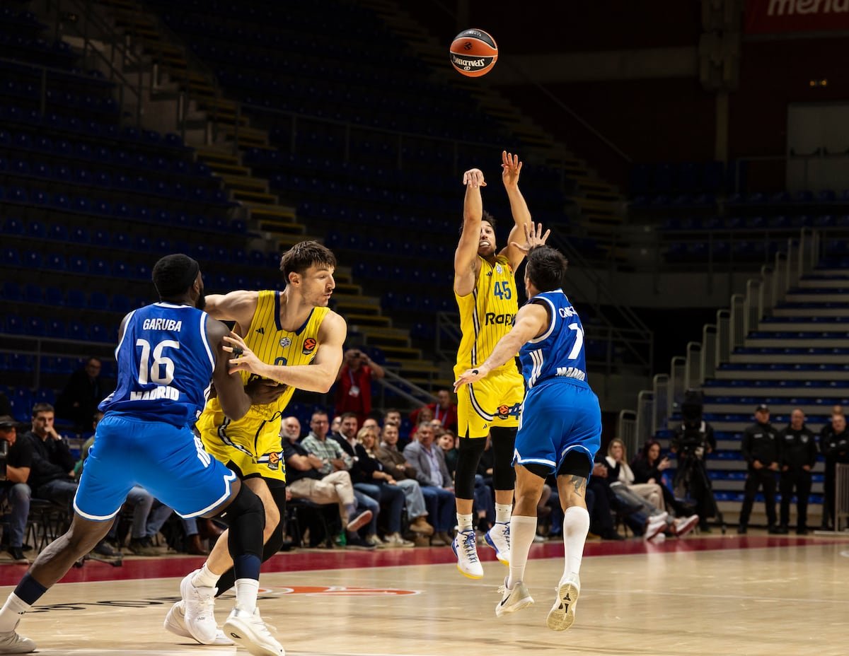 El Real Madrid es el primero que no pesca en el refugio del Maccabi israelí | Baloncesto | Deportes