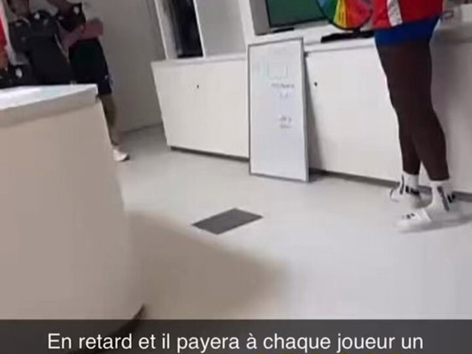 El castigo viral que impulsó el Mónaco para todos los que llegan tarde al entrenamiento :: Olé