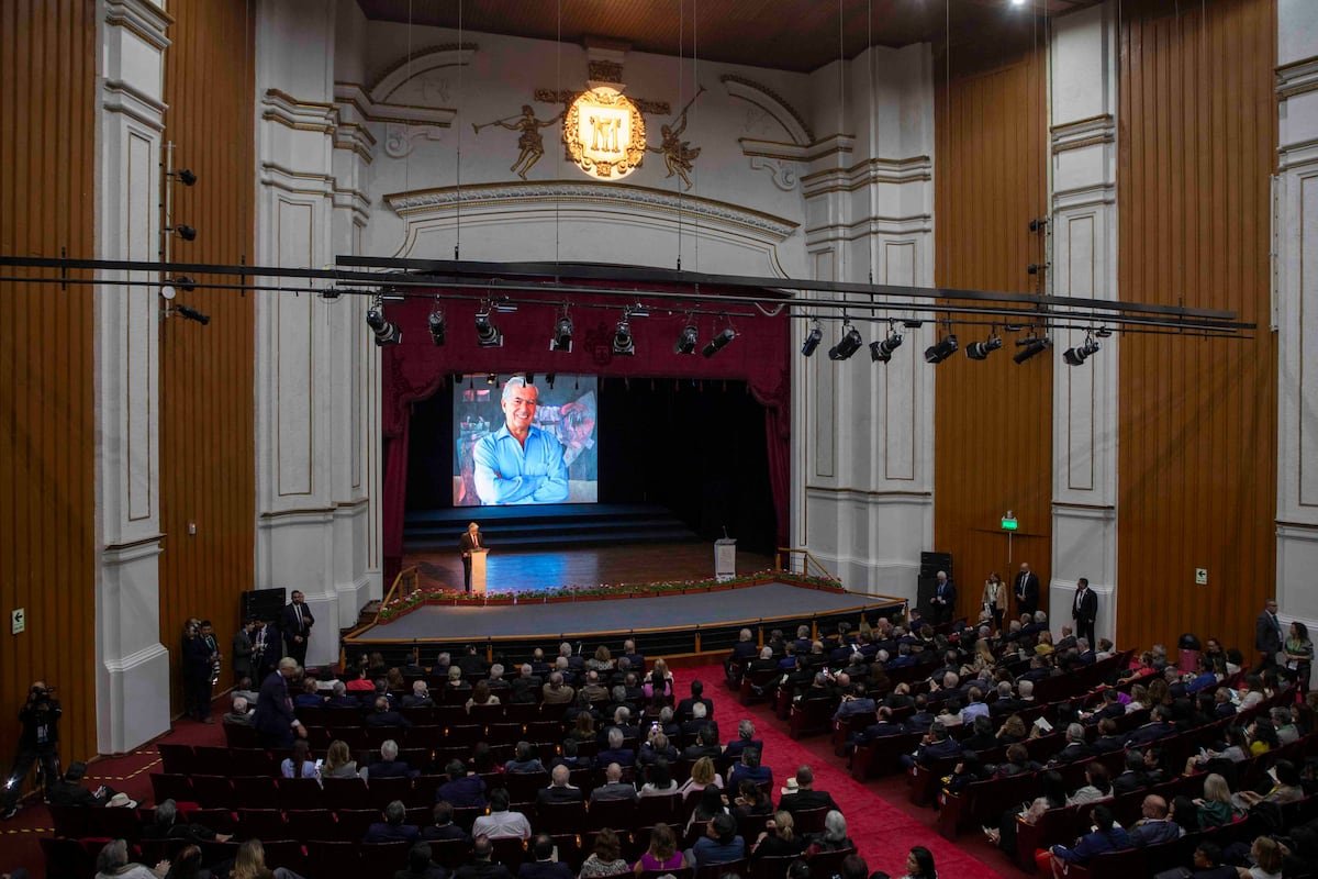 El congreso de la lengua de Arequipa homenajea a Vargas Llosa: “Era como las pirámides, siempre estaba ahí” | Cultura