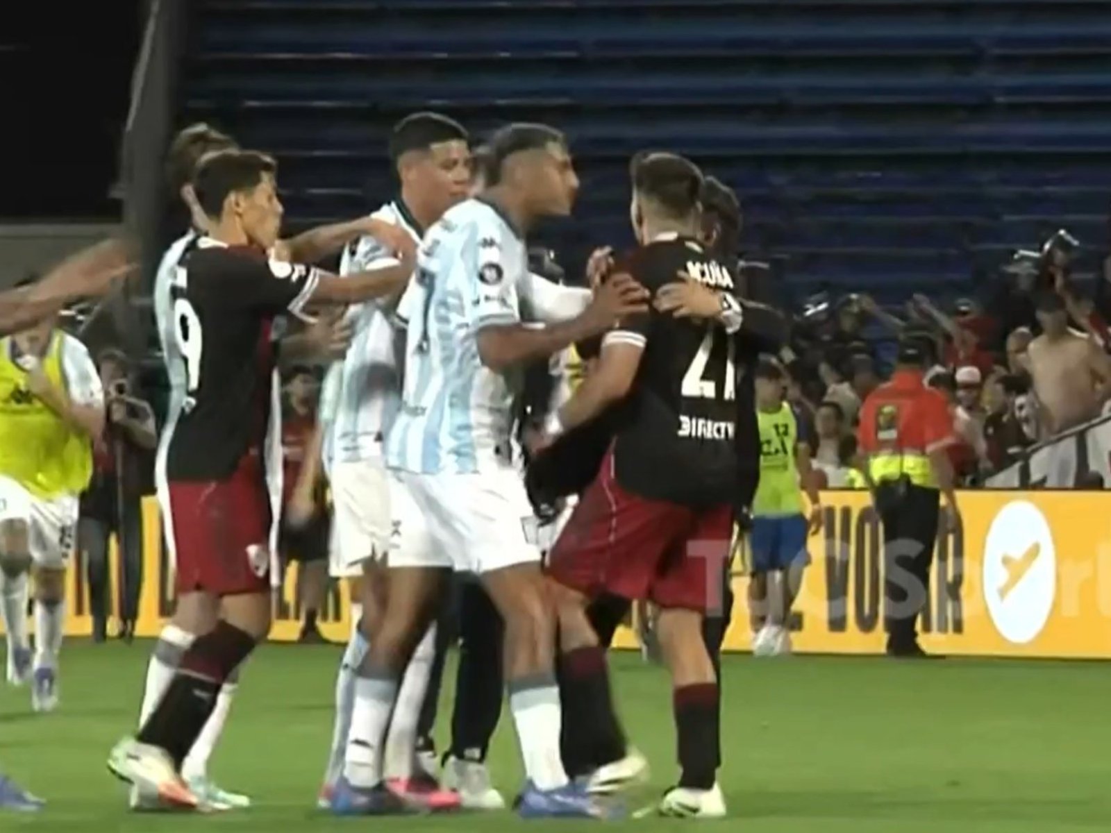 El escupitajo de ‘Rocky’ Balboa que desató la furia de Marcos Acuña en el final caliente de River vs Racing por la Copa Argentina: el informe del árbitro