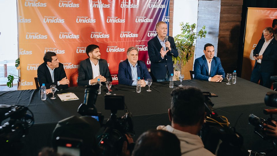 El pacto de gobernabilidad es con Washington | El Gobierno se ve obligado a recomponer puentes dinamitados con opositores