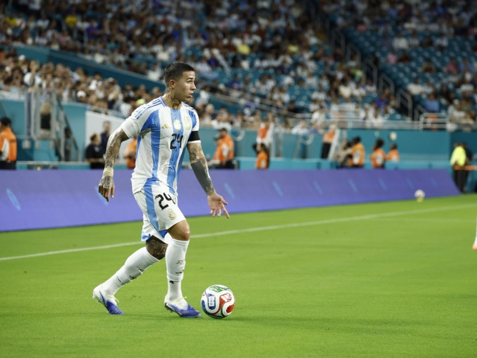 Enzo Fernández fue desafectado de la gira con la Selección por una lesión en su rodilla