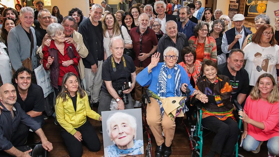 «Es preciso garantizar el derecho de los pueblos a la información verdadera» | El homenaje a la periodista y escritora Stella Calloni