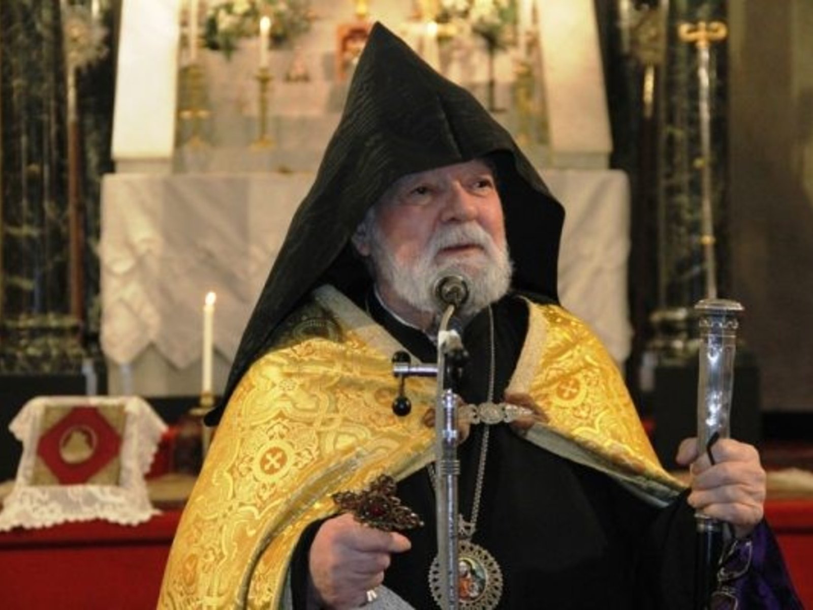 Falleció el arzobispo emérito de la iglesia armenia de Argentina y Chile