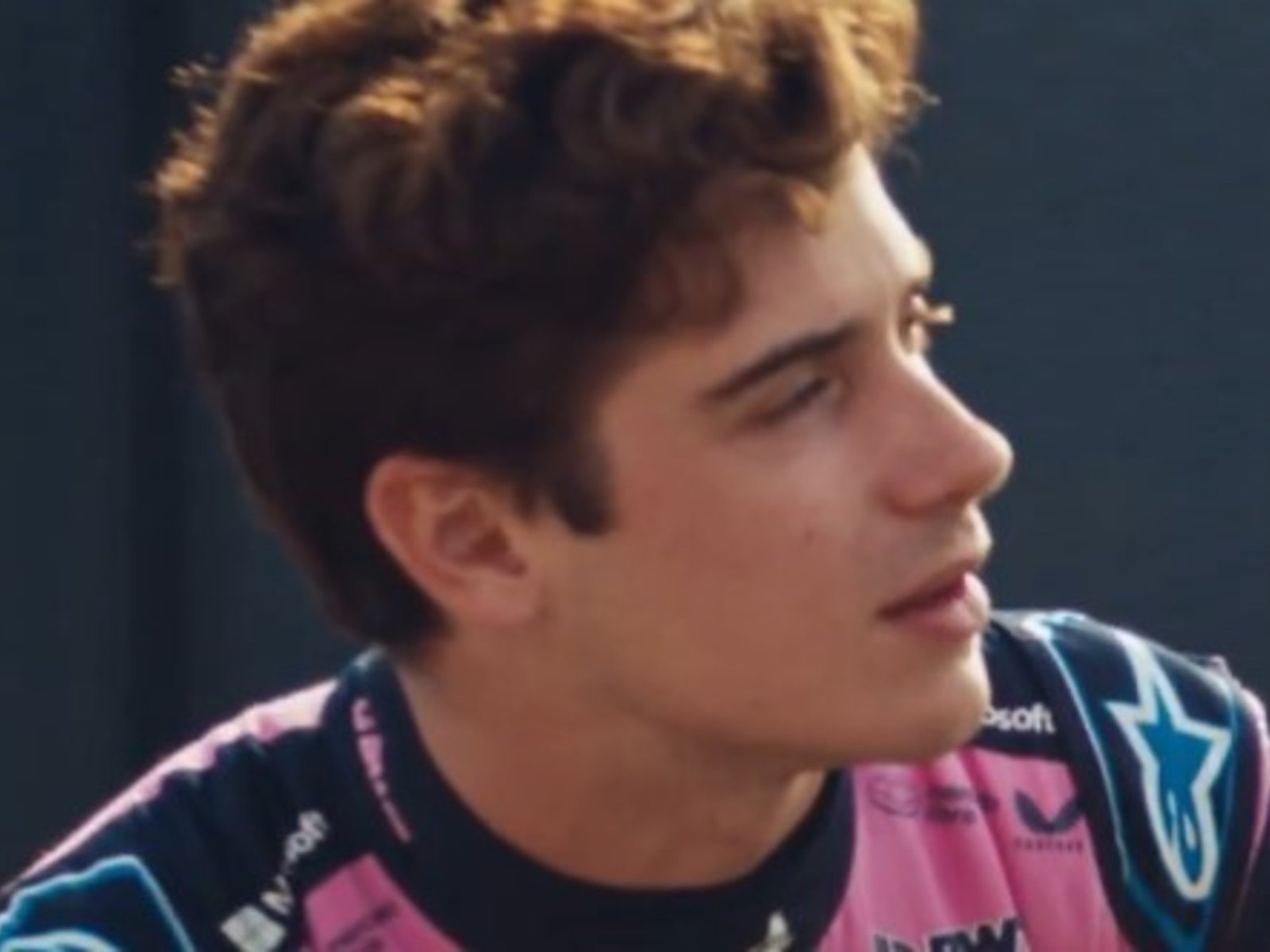 Franco Colapinto presentó los nuevos colores del Alpine en un spot de película que protagoniza junto a Neymar