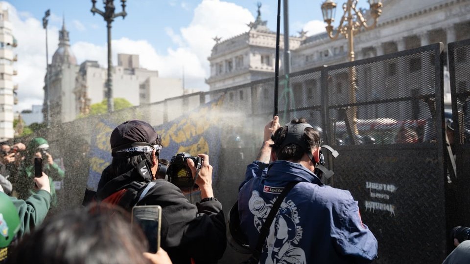 Gases para los jubilados en el Congreso | Nueve heridos en la manifestación de los miércoles