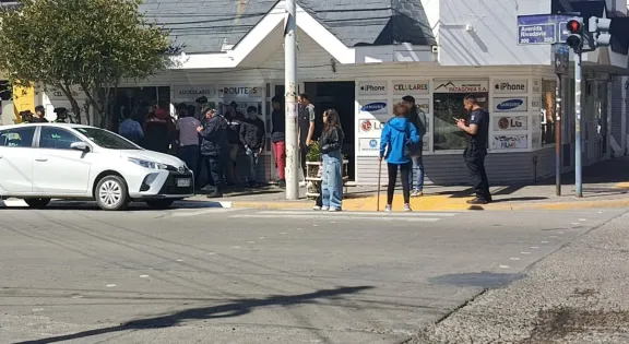 Intentó recuperar su auto y dinero de una presunta estafa y lo golpearon en pleno Centro