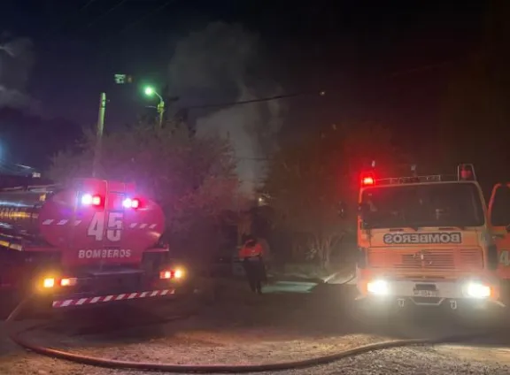 Investigan como intencional el incendio en el barrio Sarmiento