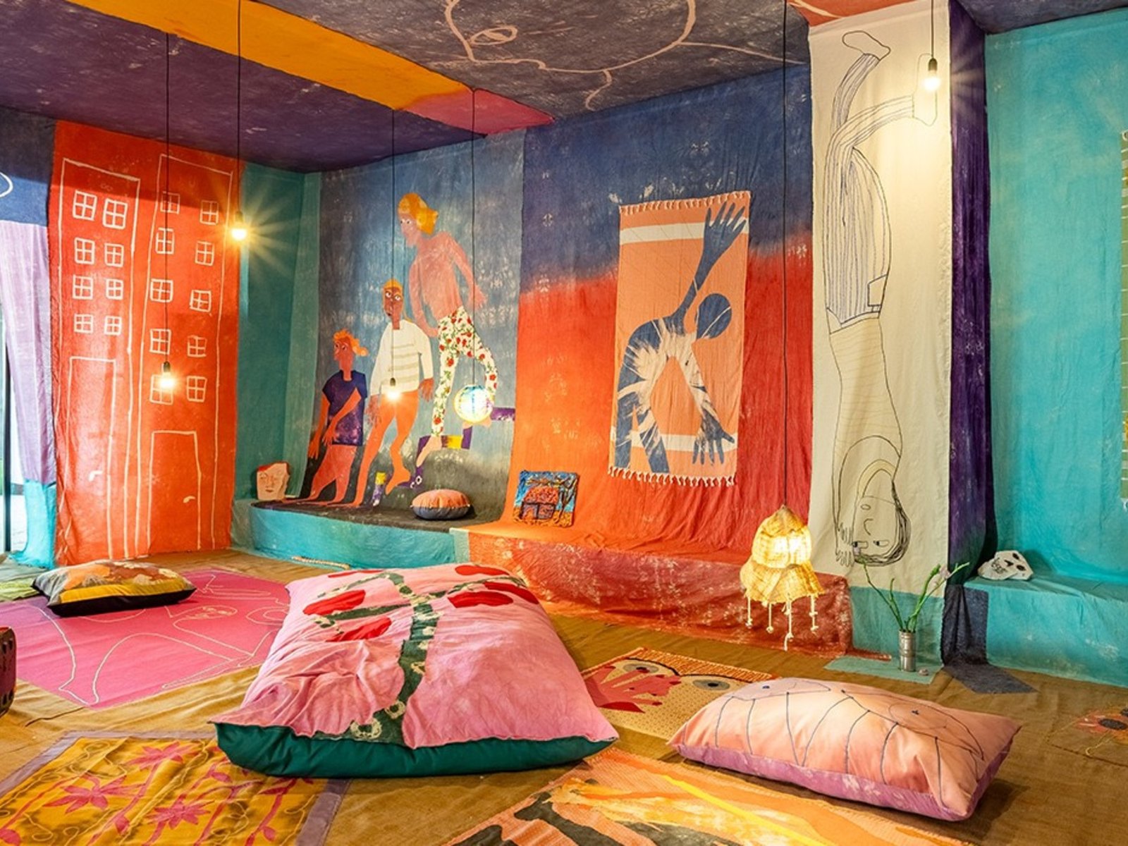 Invitados a la toldería pop de Celina Eceiza, que abre la Bienal de Estambul