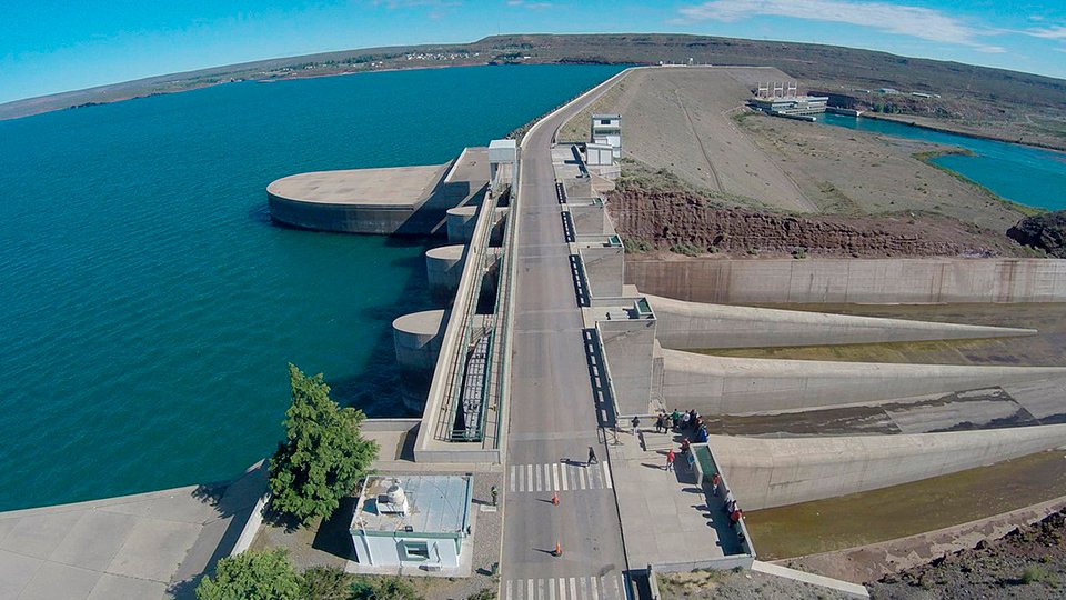 Javier Milei habilitó la venta total de las cuatro sociedades hidroeléctricas creadas por el Estado | Privatización del sector energético