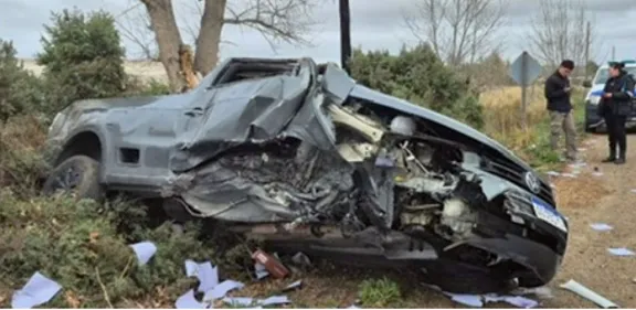 Joven conductor sale milagrosamente ileso de impresionante vuelco cerca de Gaiman