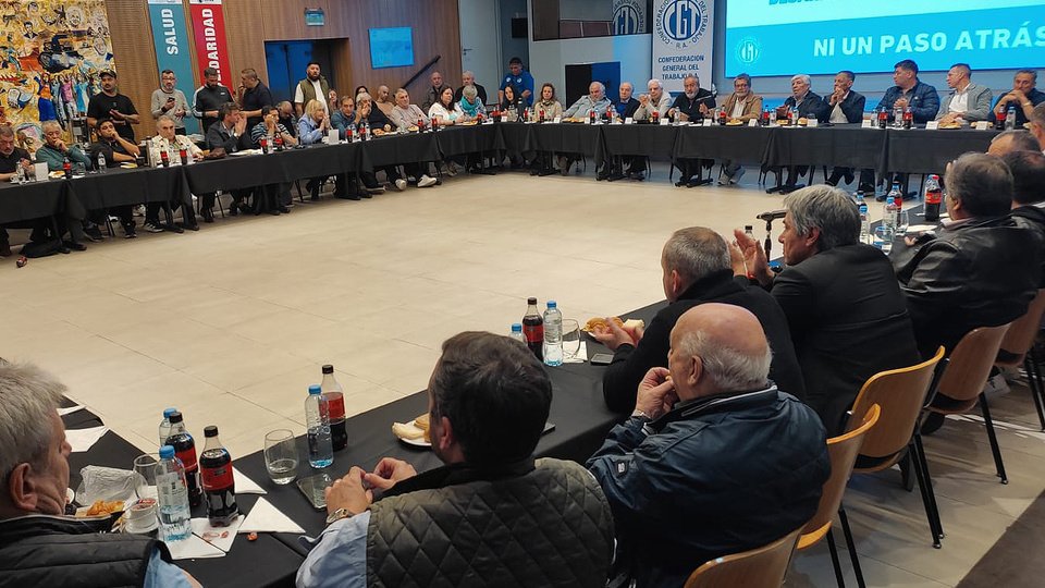 La CGT apuesta a la unidad para enfrentar la reforma laboral | La CGT no descarta las protestas contra los proyectos de Milei