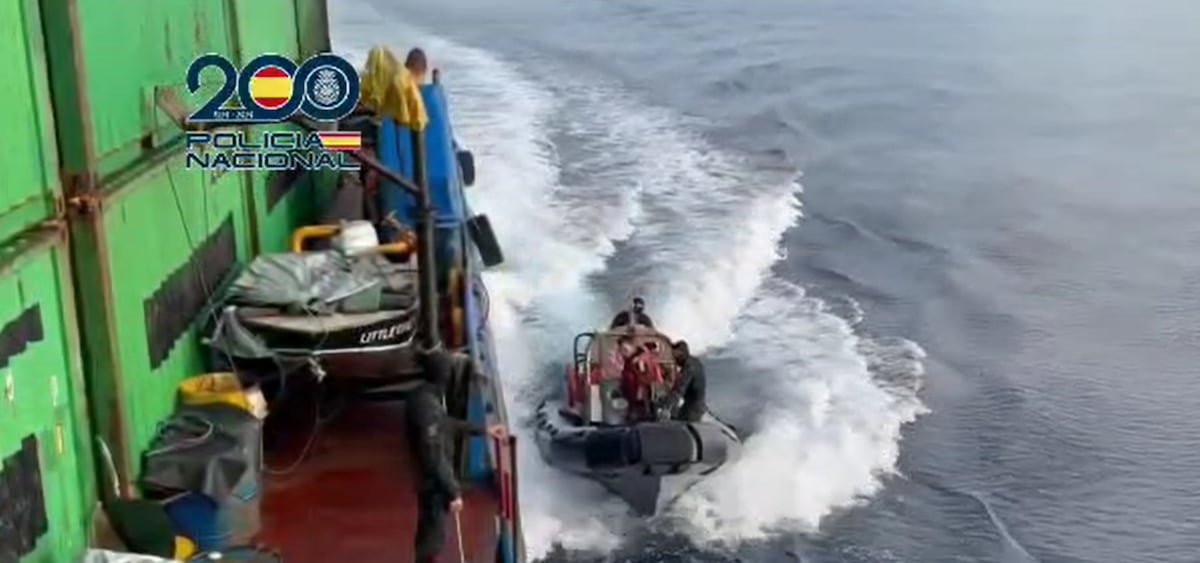 La Policía Nacional interviene 6,5 toneladas de cocaína en una operación en alta mar | España