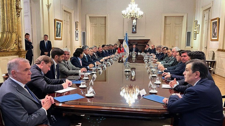 La acotada convocatoria de Milei a los gobernadores | Invitó a los «dialoguistas» a la Casa Rosada