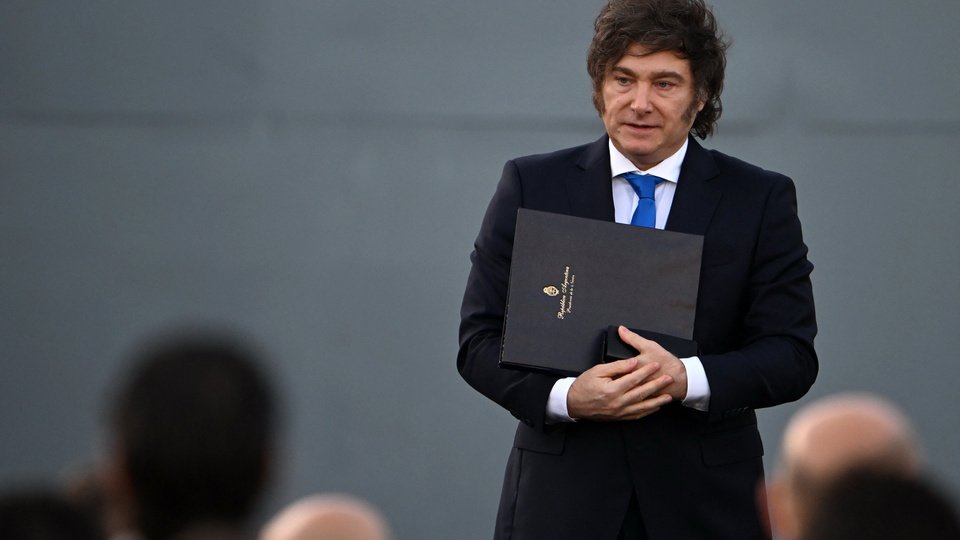 La desesperada búsqueda de la agenda perdida | Milei desoyó a todo su equipo para defender la candidatura de Espert