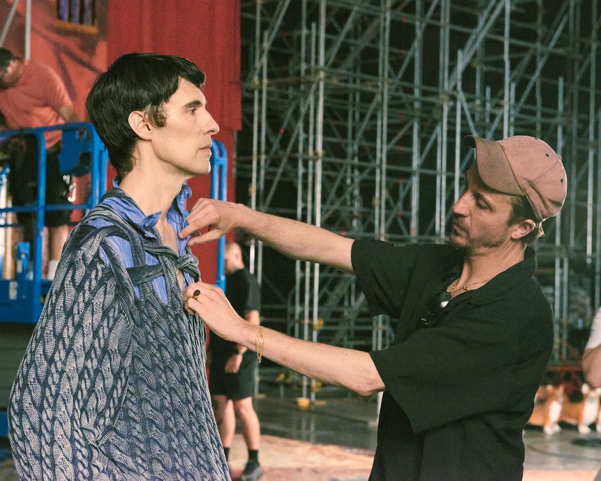 “La gente que no esté familiarizada con la moda se va a quedar en ‘shock”: Glenn Martens lleva su ropa experimental y lúdica a H&M | Moda | S Moda