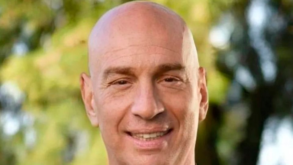 La propuesta de campaña de Santilli: ¿Me pelo o no me pelo? | Para votar «al Pelado»