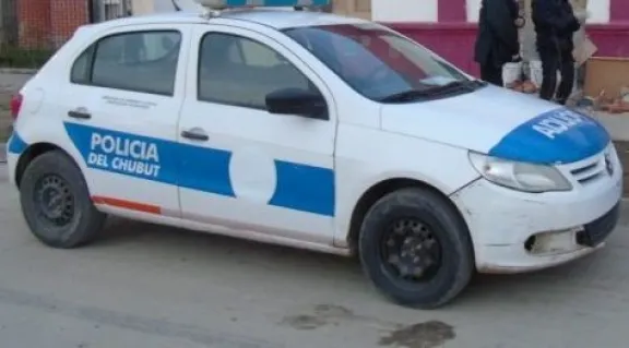 Le allanaron la casa a jefe policial en Sarmiento y encontraron cosas presuntamente robadas a presos