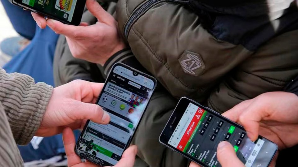 “Le pusimos a los chicos un casino en cada celular” | La Iglesia sobre la ludopatía y la designación del defensor de la niñez 