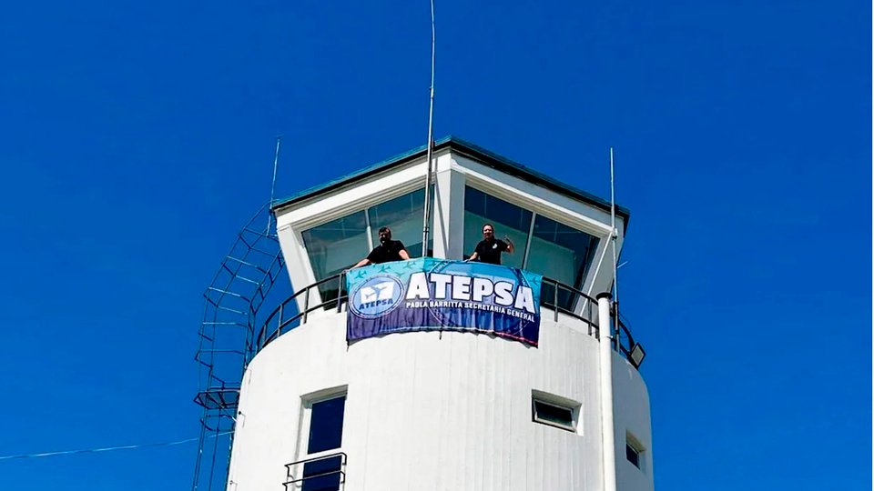 Los controladores aéreos anunciaron nueve paros para noviembre | Reclamo salarial y por condiciones laborales