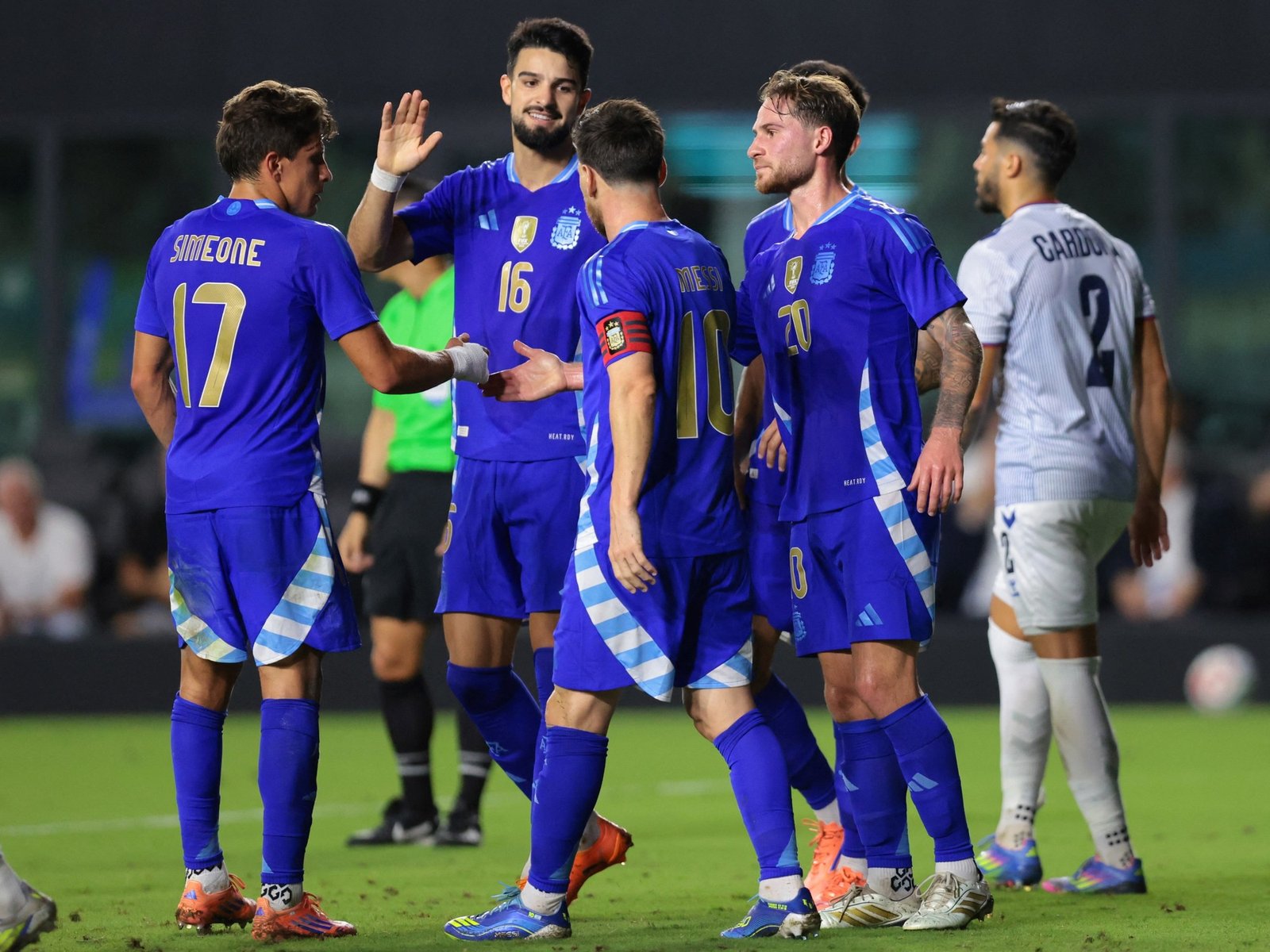 Mac Allister guía, Messi muy activo y los dos que aprovecharon su chance al máximo