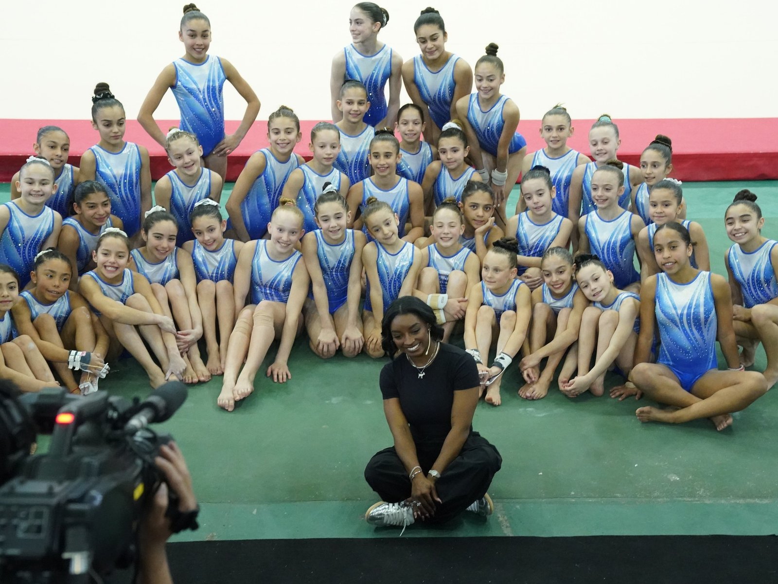 Mágica e inolvidable, Simone Biles le regaló su talento a jóvenes gimnastas en Buenos Aires y se llevó una dosis de argentinidad cuando le pidieron “unos Juegos Olímpicos más”