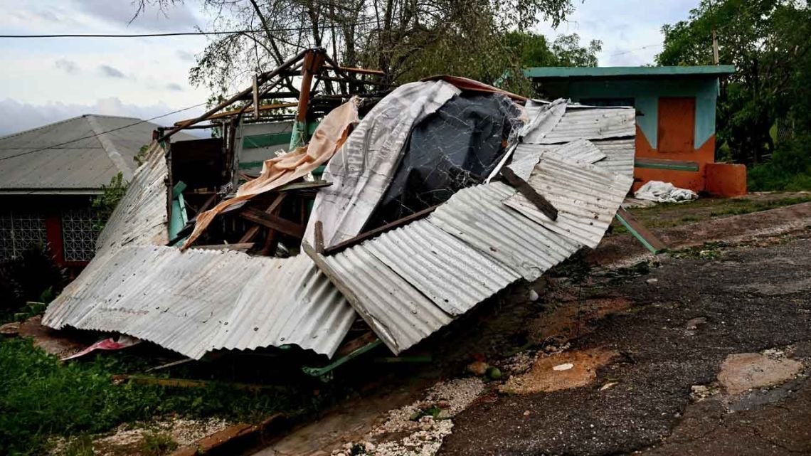 Más de 100 turistas argentinos están varados en Jamaica por el Huracán Melissa