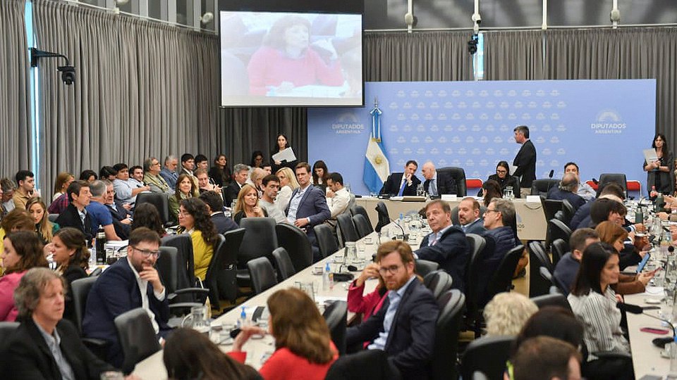 Mientras crece el narcoescándalo, Espert se ata a la silla y se esconde detrás de Milei | Sólo el Presidente sostiene su candidatura, cuestionada por varios sectores de la Rosada