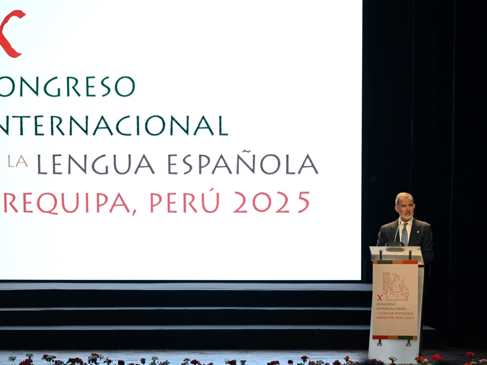 Mientras escala la polémica por el idioma, Felipe VI llamó a la concordia en Arequipa
