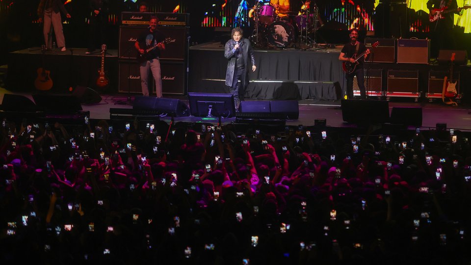 Milei y su banda con un show viejo y repetido | En medio de la crisis le pidió a sus seguidores «no aflojar ahora»