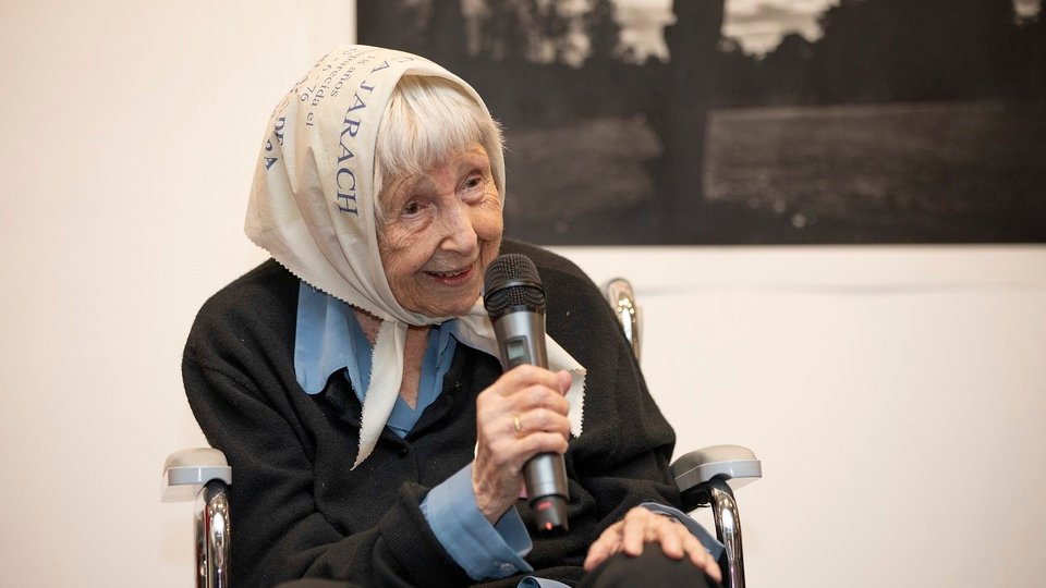 Murió Vera Jarach, un emblema de la lucha por los derechos humanos | Tenía 97 años y formaba parte de Madres de Plaza de Mayo – Línea Fundadora