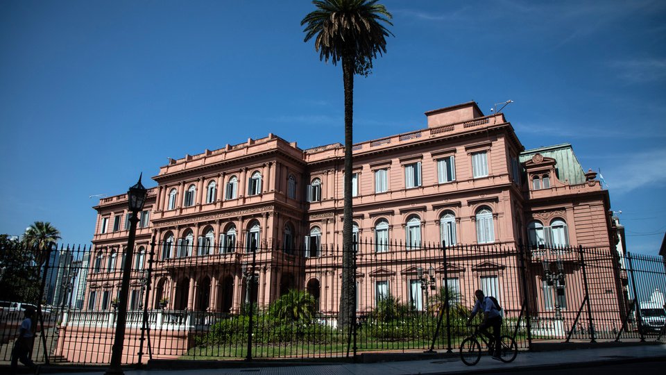 Oxigenar para no morir sofocado y cumplir con las órdenes de Trump | Milei y los posibles cambios en el gabinete tras las elecciones