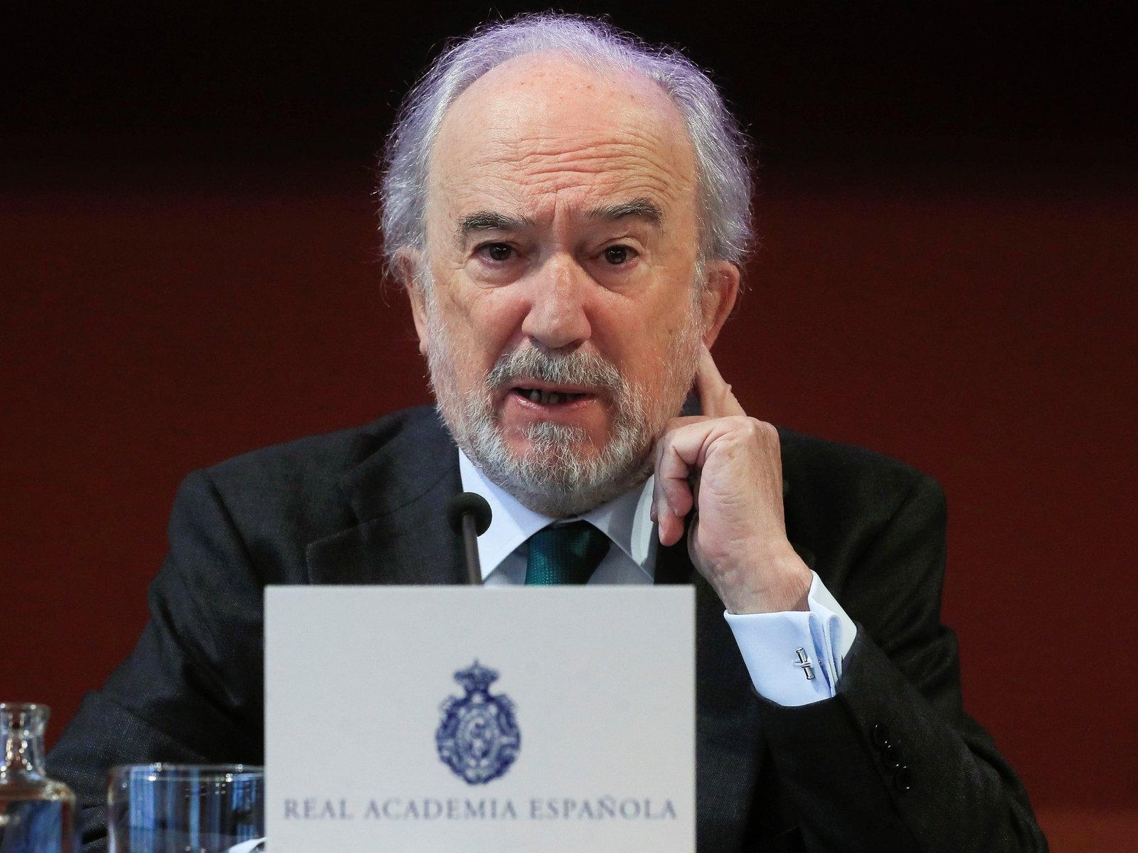 Para la RAE «judío» sigue significando avaro o usurero y según su director «el uso de la lengua lo decide el pueblo»