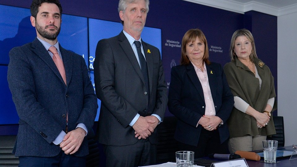 Patricia Bullrich y la SIDE con juguete nuevo: crean un centro antiterrorista | Lo conformó Milei por decreto
